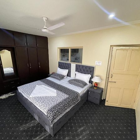 The Khayabaan - Luxurious Home Stay Away From Home Srīnagar Екстериор снимка