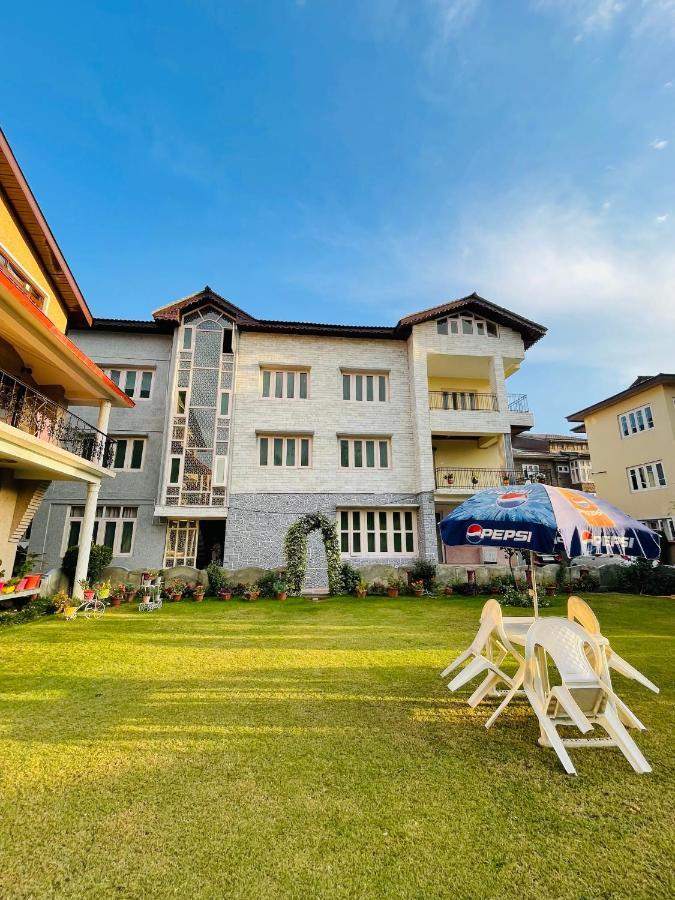 The Khayabaan - Luxurious Home Stay Away From Home Srīnagar Екстериор снимка