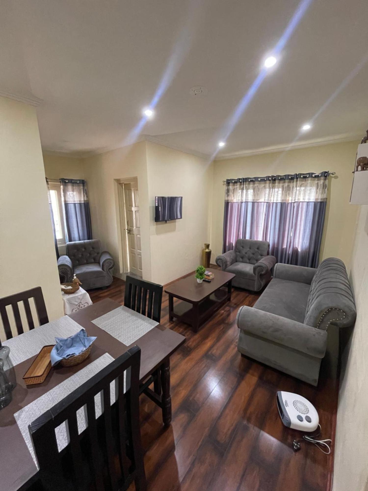 The Khayabaan - Luxurious Home Stay Away From Home Srīnagar Екстериор снимка