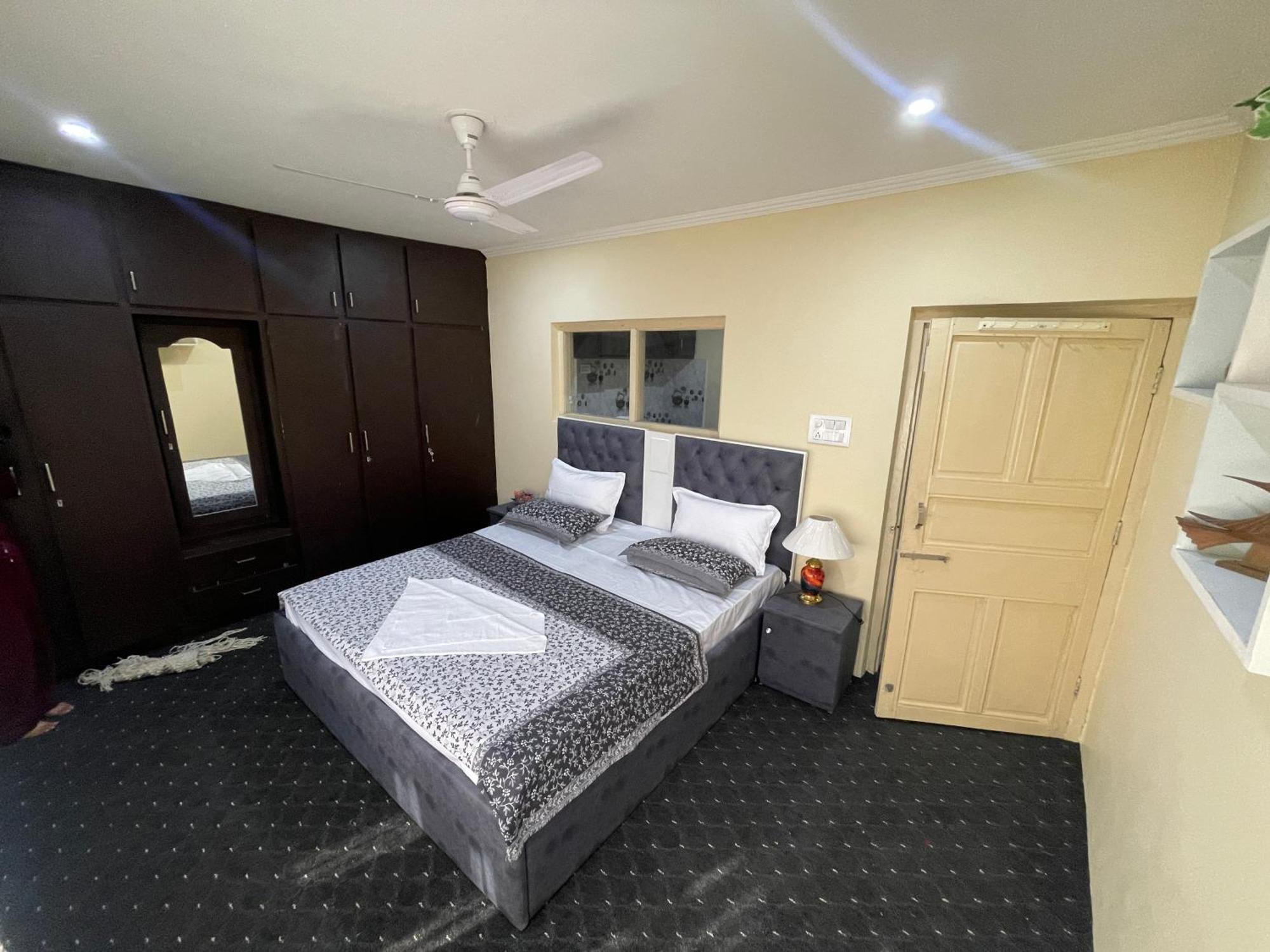 The Khayabaan - Luxurious Home Stay Away From Home Srīnagar Екстериор снимка