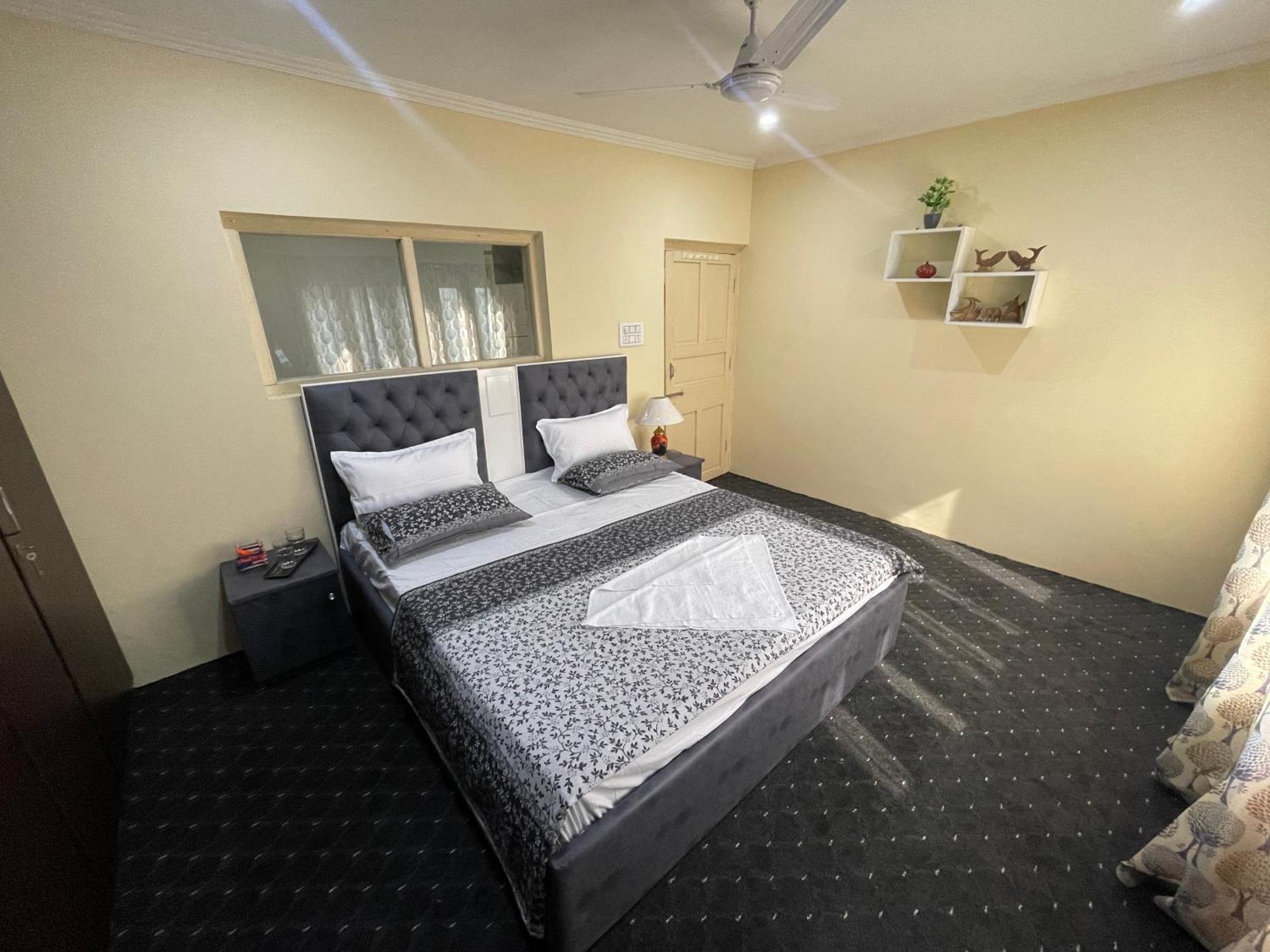 The Khayabaan - Luxurious Home Stay Away From Home Srīnagar Екстериор снимка