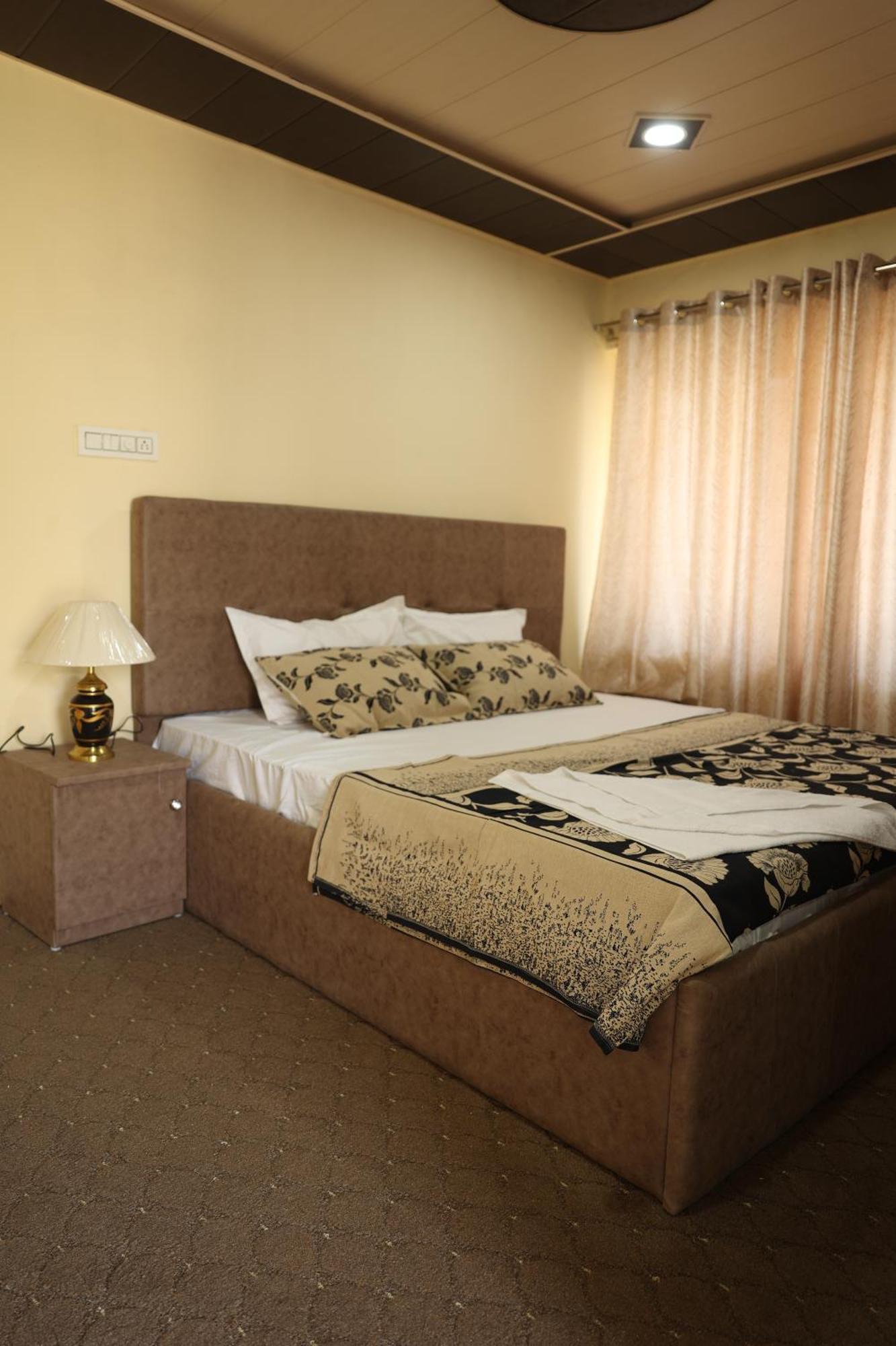 The Khayabaan - Luxurious Home Stay Away From Home Srīnagar Екстериор снимка