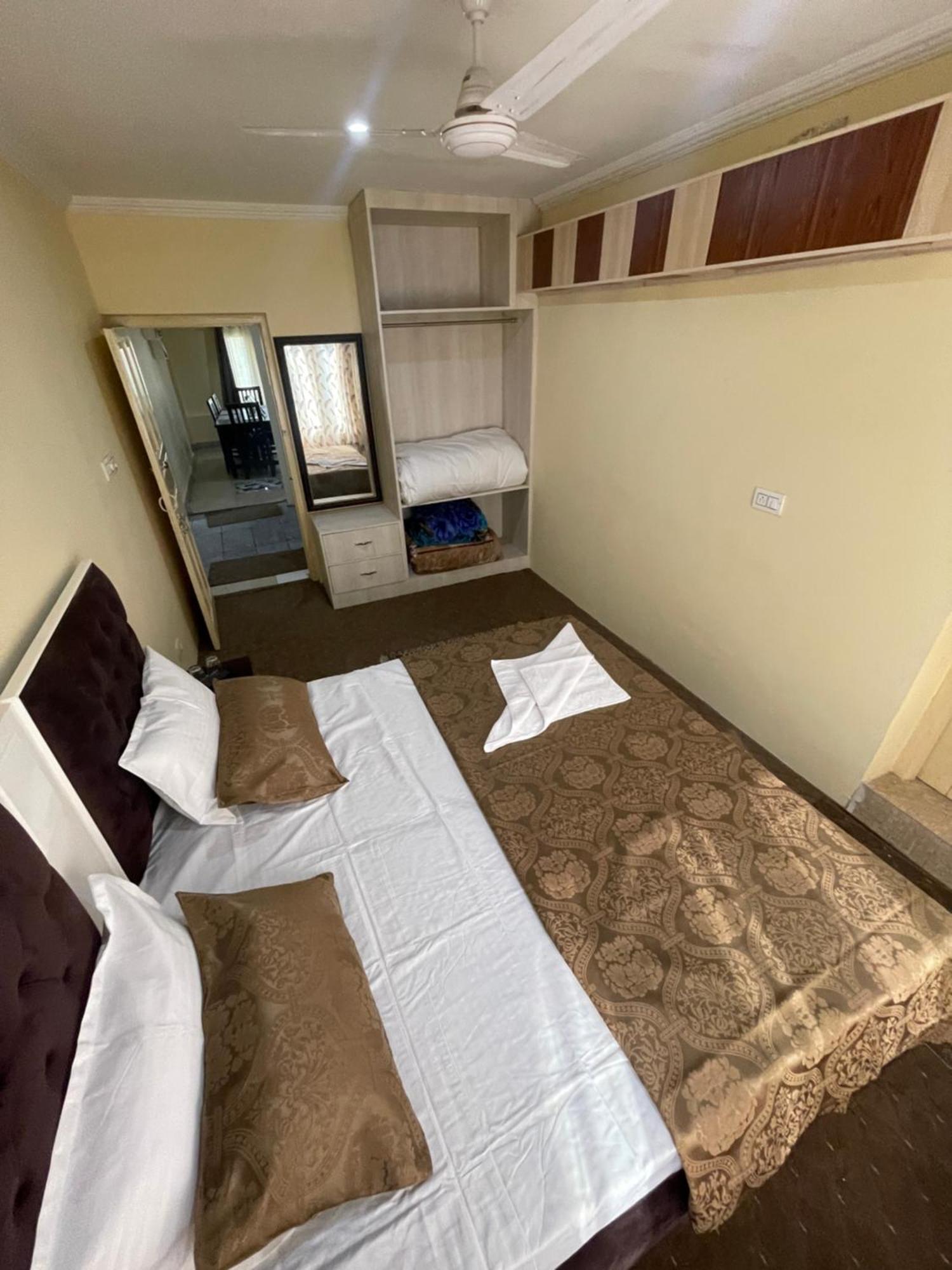 The Khayabaan - Luxurious Home Stay Away From Home Srīnagar Екстериор снимка