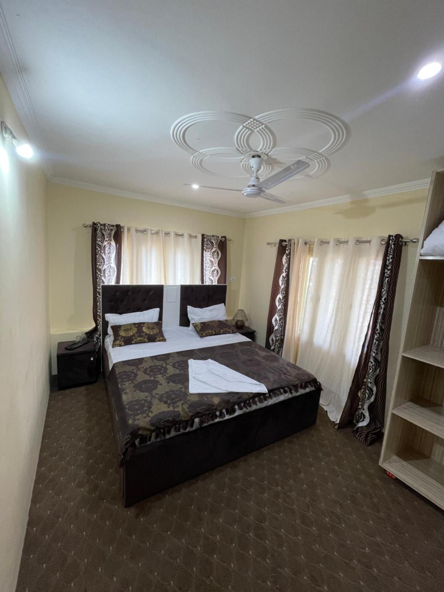 The Khayabaan - Luxurious Home Stay Away From Home Srīnagar Екстериор снимка