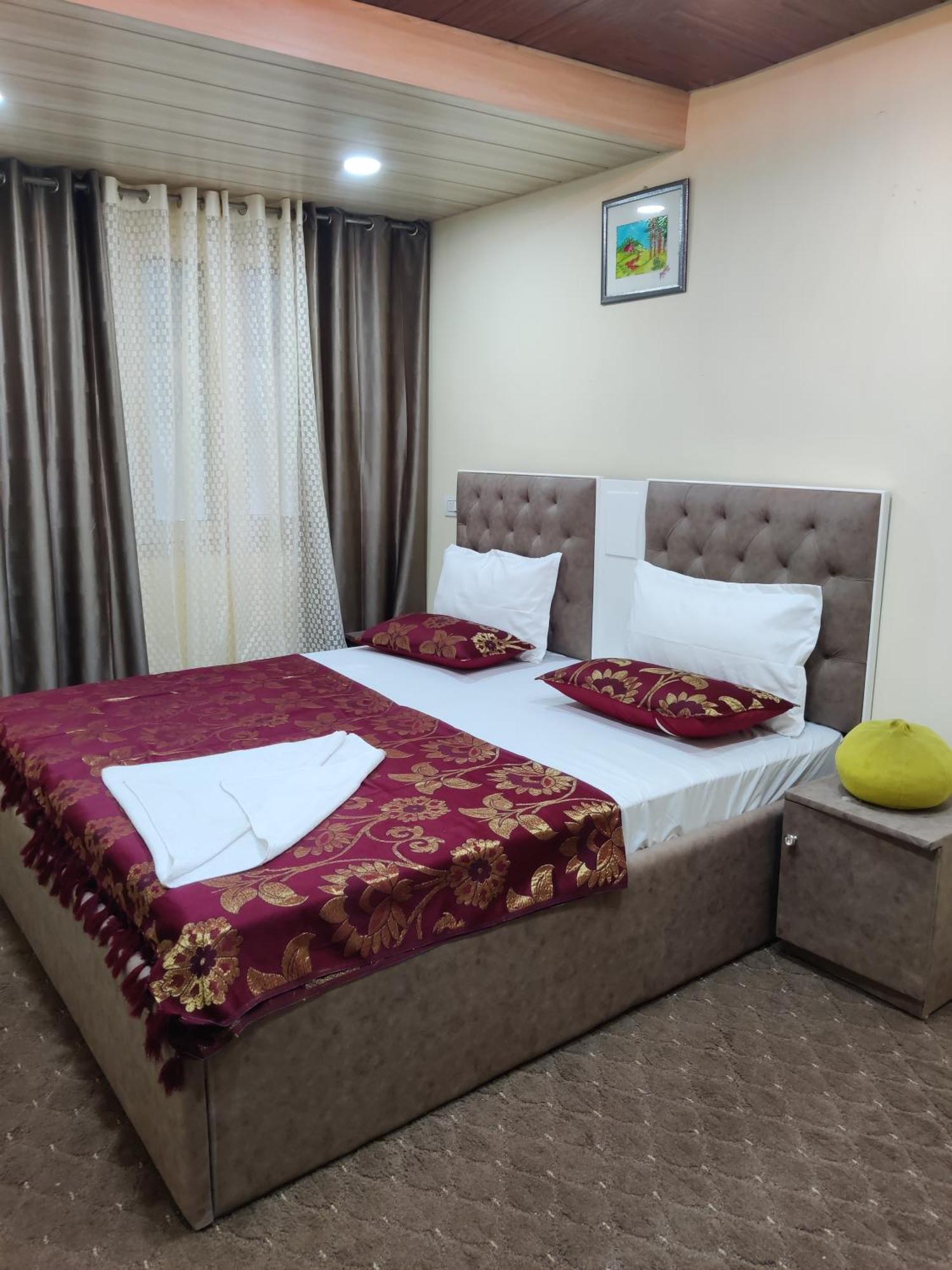 The Khayabaan - Luxurious Home Stay Away From Home Srīnagar Екстериор снимка