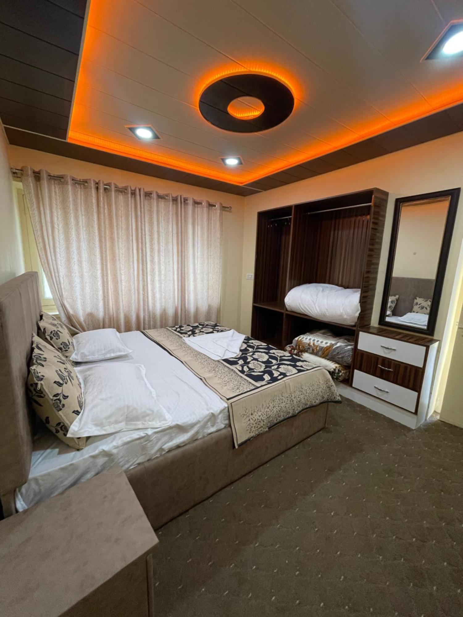 The Khayabaan - Luxurious Home Stay Away From Home Srīnagar Екстериор снимка