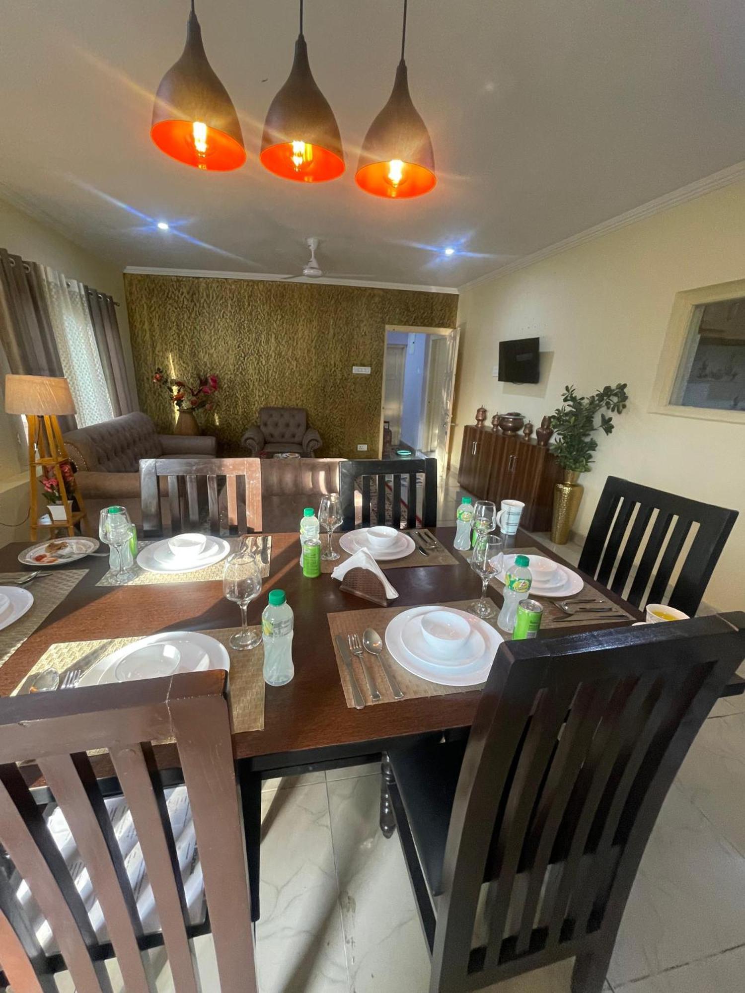 The Khayabaan - Luxurious Home Stay Away From Home Srīnagar Екстериор снимка