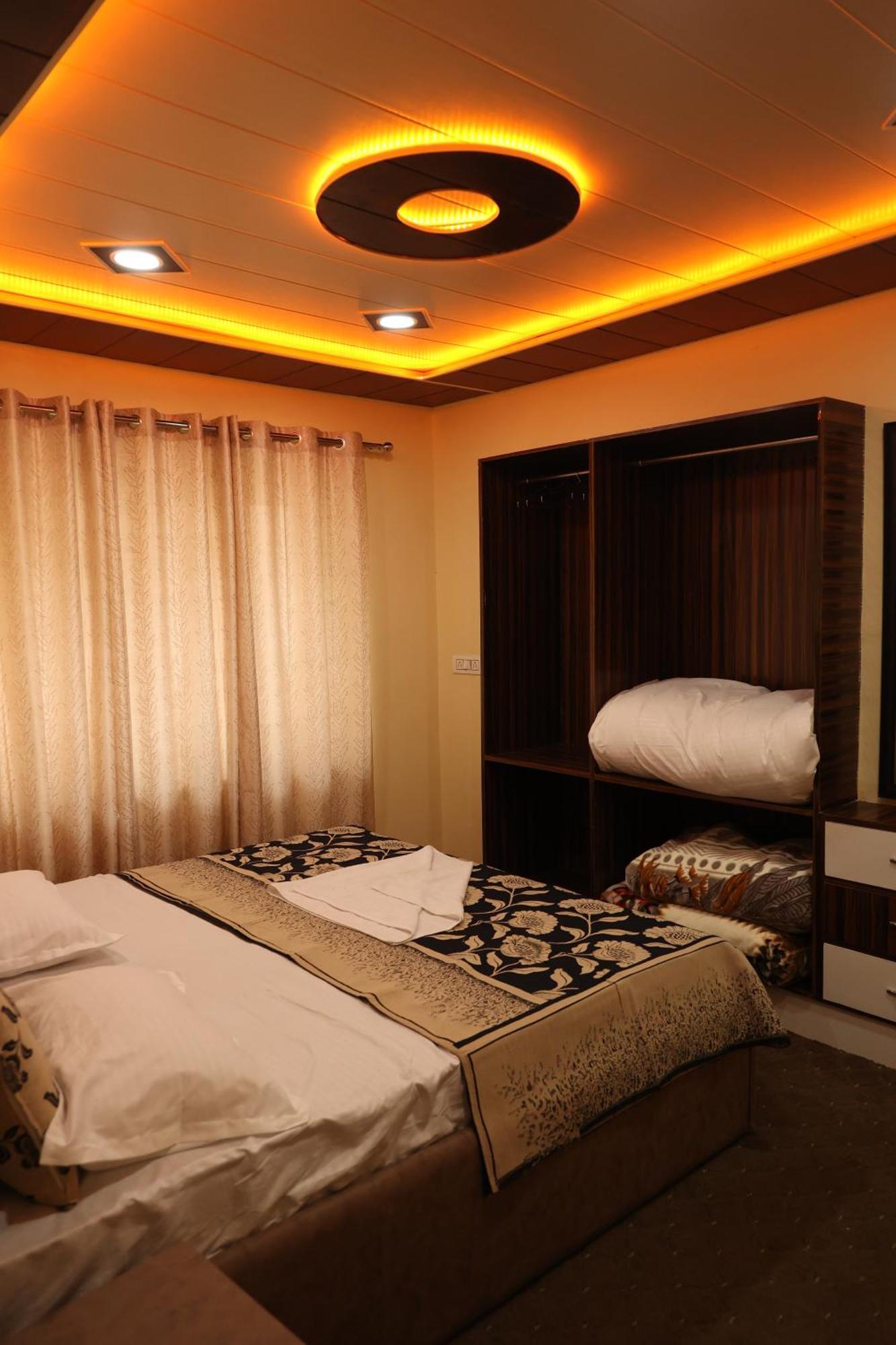 The Khayabaan - Luxurious Home Stay Away From Home Srīnagar Екстериор снимка