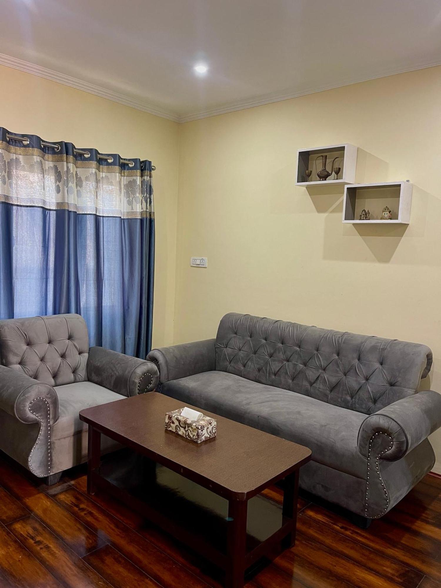 The Khayabaan - Luxurious Home Stay Away From Home Srīnagar Стая снимка